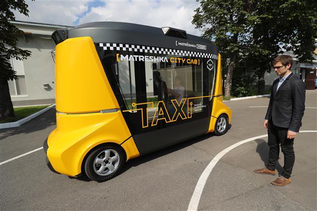<YONHAP PHOTO-1092> MOSCOW, RUSSIA - AUGUST 17, 2017: A Matr¨shka self-driving taxi cab performs a test drive at the first autonomous transport training ground at the Kalibr technopark. Sergei Savostyanov/TASS/2017-08-18 05:40:22/ <저작권자 ⓒ 1980-2017 ㈜연합뉴스. 무단 전재 재배포 금지.>