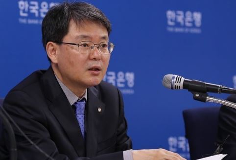 This file photo taken April 28, 2017, shows Yoon Myun-shik, who was appointed the vice governor of the Bank of Korea on Aug. 20. (Yonhap)