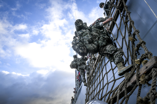 South Korea's marines participate in an amphibious landing drill near Ulleung Island in the East Sea. Yonhap