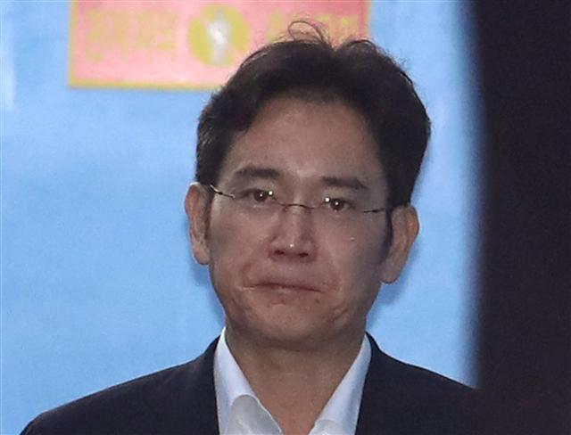 이재용 삼성 부회장이 지난 7일 결심 공판을 마치고 서울중앙지법을 나서고 있다.  [연합뉴스]