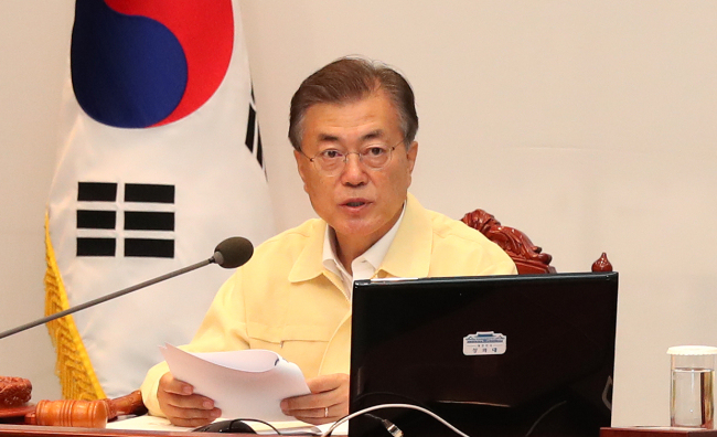 President Moon Jae-in presides over a Cabinet meeting on Aug. 21, 2017. (Yonhap)