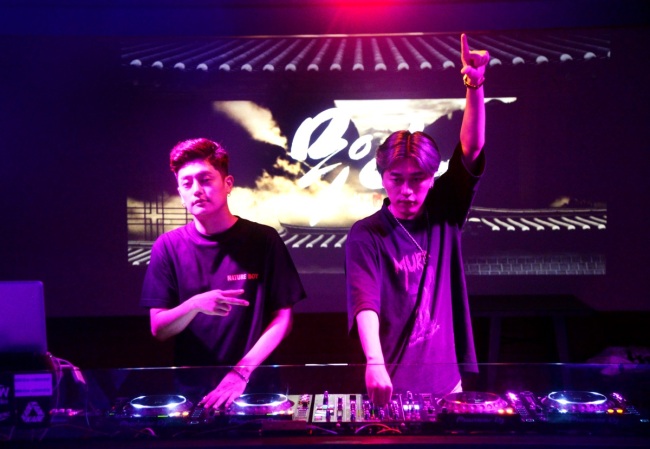 DJ duo Garenz poses during a recent interview with The Korea Herald in Seoul. (Park Hyun-koo/The Korea Herald)
