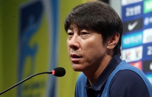 South Korea's national football team head coach Shin Tae-yong speaks at a press conference at the National Football Center in Paju, north of Seoul, on Aug. 21, 2017. (Yonhap)