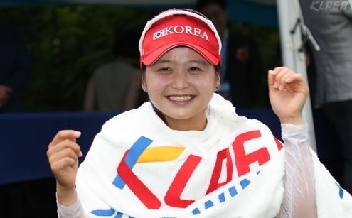 In this photo provided by the Korea LPGA Tour, Choi Hye-jin celebrates her victory at the Bogner MBN Ladies Open at the Star Hue Country Club in Yangpyeong, Gyeonggi Province, on Aug. 20, 2017. (Yonhap)