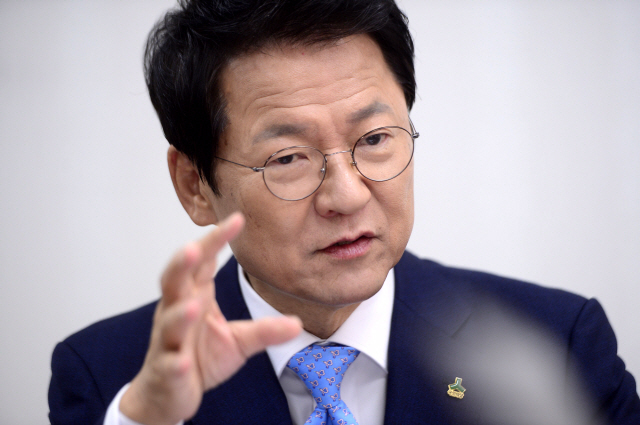 [헤럴드경제=박해묵 기자] 당권에 도전하는 천정배 국민의당 전 대표가 22일 오전 서울 여의도 국회 의원회관에서 본지와 인터뷰를 가지고 있다.