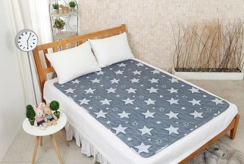 This undated photo provided by Gmarket, a major online shopping mall, on Aug. 22, 2017, shows an electric blanket laid on a bed. (Yonhap)