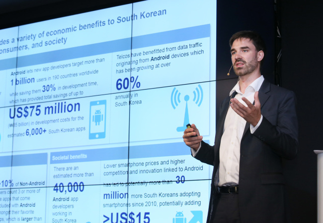 AlphaBeta Consultant Konstantin Matthies presents the "Android Impact: How the Android Ecosystem Supports Economic Impact in South Korea" during a press conference held Tuesday at Google Campus Seoul in Gangnam on Tuesday. (Google Korea)