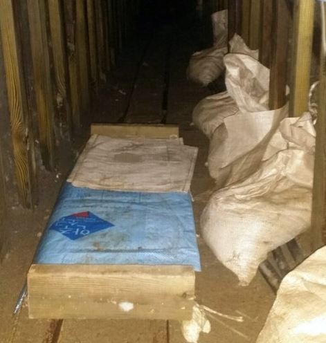 This photo, released by the Iksan Police Station in South Korea's southwestern province of North Jeolla on Aug. 23, 2017, shows a tunnel that a gang of oil pilferers dug in Okcheon, central South Korea. (Yonhap)