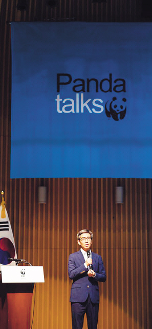 홍종호 서울대 교수가 ‘대한민국 에너지 비전 2050’ 보고서를 발표하고 있다.  [제공=WWF]