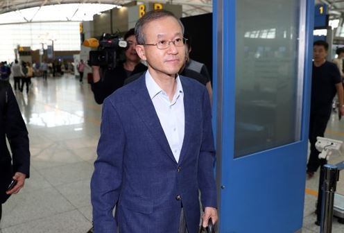 This photo taken on Aug. 27, 2017, shows Vice Foreign Minister Lim Sung-nam leaving for the United States for talks on North Korea's nuclear issue and Seoul-Washington alliance. (Yonhap)