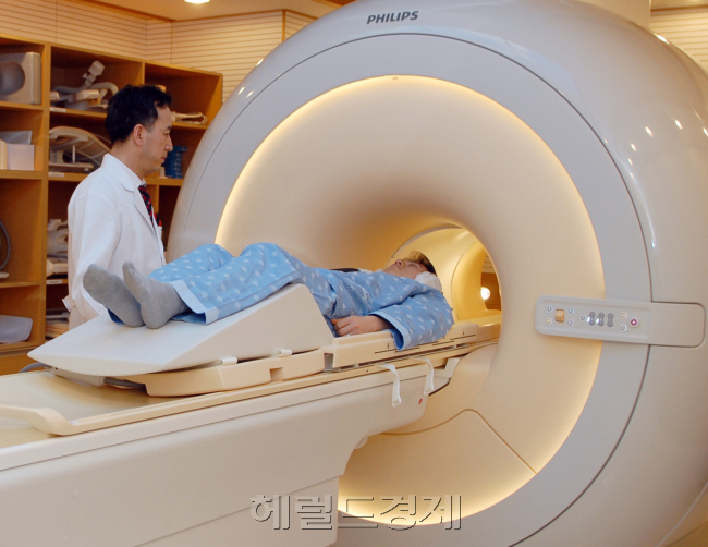 문재인 정부가 건강보험 보장성 강화 등 잇단 복지정책 확대 방안을 내놓으면서 향후 재정 부담 가중에 대한 우려가 커지고 있다. [헤럴드경제DB]