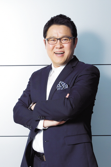 김구라는 토크쇼인 ‘라디오스타’나 ‘동상이몽2-너는 내 운명’에서도 자신만이 할 수 있는 역할을 만들어내 일반적인 토크쇼와 다르게 보이게 한다. ‘라스’에서는 윤종신과, ‘동상이몽2’에서는 서장훈과 티격태격, 물고물리는 리얼 토크를 벌여 자신의 토크를 특화시킨다.