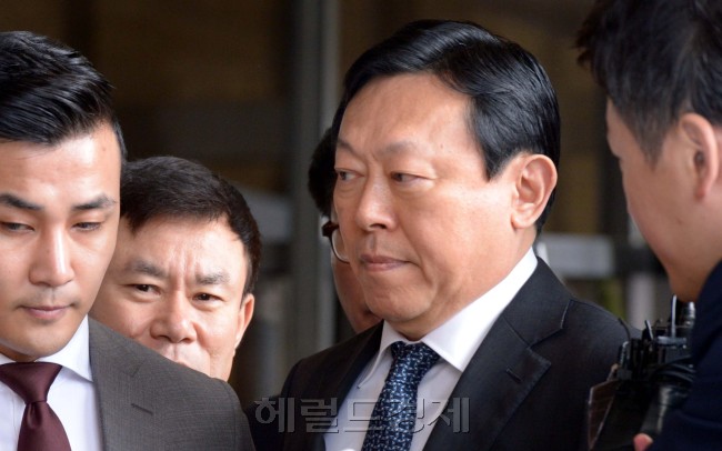 지난 4월 검찰 특별수사본부의 조사를 받기 위해 서울 서초동 서울중앙지검에 출석한 신동빈 롯데그룹 회장. [사진=헤럴드경제DB]