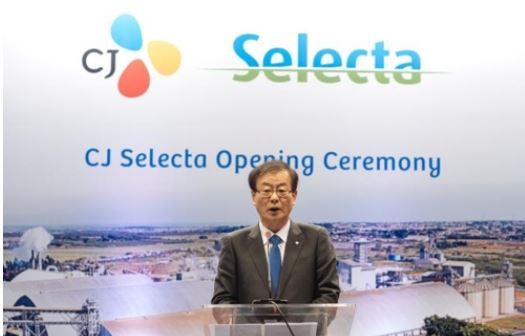 In this photo provided by CJ Cheiljedang Corp., South Korea's leading maker of processed foods, its CEO Kim Chul-ha speaks during the opening ceremony of CJ Selecta in Goiania, Brazil, on Aug. 25, 2017. (Yonhap)