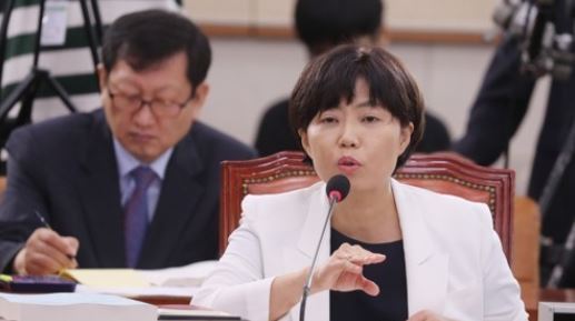 Constitutional Court Justice-nominee Lee You-jung speaks during a parliamentary confirmation hearing at the National Assembly in Seoul on Aug. 28, 2017. (Yonhap)