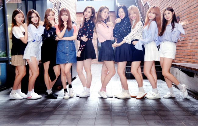 K-pop rookie girl group Good Day poses during a recent interview with The Korea Herald. (Park Hyun-koo/The Korea Herald)
　