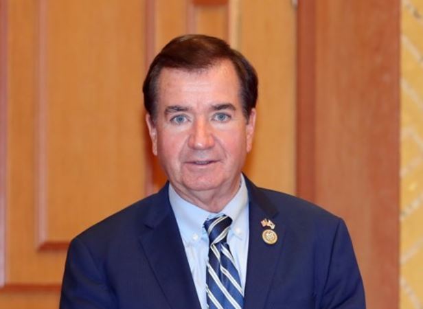 In this photo taken on Aug. 28, 2017, Ed Royce (R-CA), the chairman of the U.S. House Foreign Relations Committee, enters a room to have a meeting with South Korean President Moon Jae-in at Cheong Wa Dae. (Yonhap)