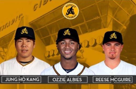 This photo, captured from the Twitter page of the Dominican Republic baseball club Aguilas Cibaenas, shows South Korean player Kang Jung-ho (L) as one of the acquisitions on Aug. 30, 2017. (Yonhap)