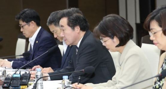 Prime Minister Lee Nak-yon speaks during a government policy coordination meeting on Aug. 31, 2017. (Yonhap)