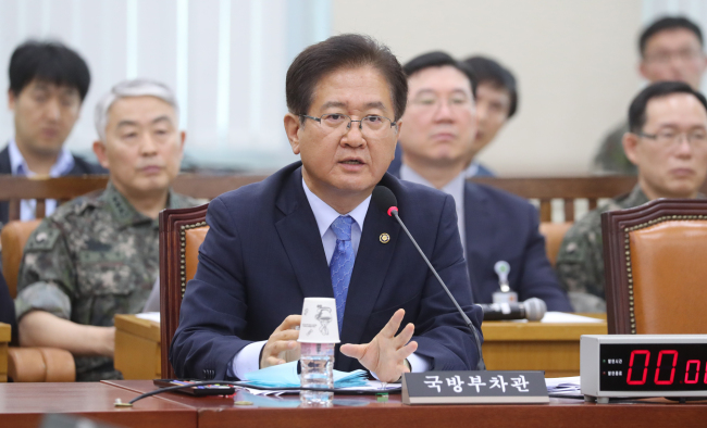 서주석 국방부 차관이 31일 오전 국회 국방위원회 전체회의에서 의원들의 질문에 답하고 있다.[사진제공=연합뉴스]
서주석 국방부 차관이 31일 오전 국회 국방위원회 전체회의에서 의원들의 질문에 답하고 있다.[사진제공=연합뉴스]