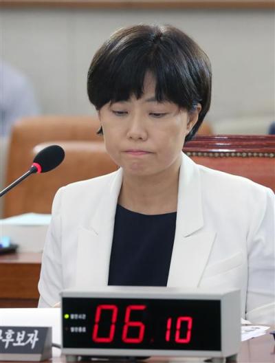 <YONHAP PHOTO-3176> 질문받는 이유정 후보자 (서울=연합뉴스) 안정원 기자 = 이유정 헌법재판소 재판관 후보자가 28일 오전 국회에서 열린 인사청문회에서 의원들의 질문을 받고 있다. 2017.8.28 jeong@yna.co.kr/2017-08-28 13:43:31/ <저작권자 ⓒ 1980-2017 ㈜연합뉴스. 무단 전재 재배포 금지.>