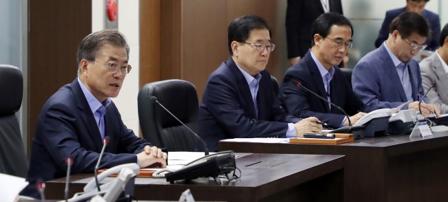 President Moon Jae-in (far left) speaks at a National Security Council meeting at Cheong Wa Dae on Sunday. (Cheong Wa Dae)