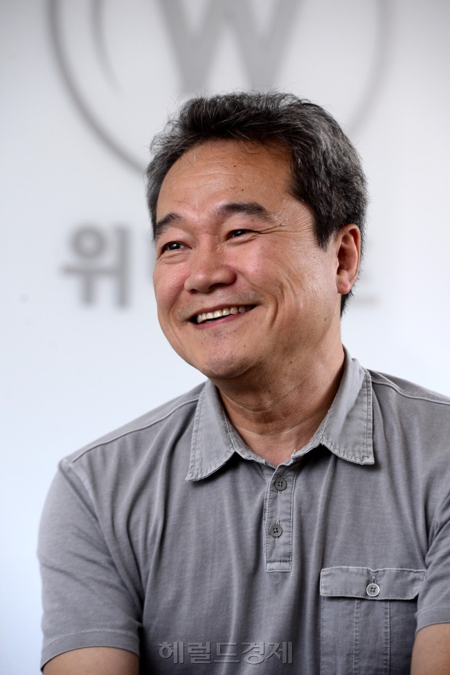 한식 전문가인 유지상 대표. 그는 모던한식에 대해 ‘과감한 시도’의 가능성 있는 새로운 패러다임이라고 평했다. 사진=박해묵 기자/mook@heraldcorp.com