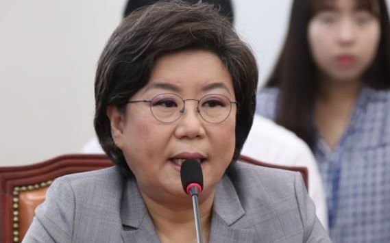 Lee Hye-hoon, the leader of the minor opposition Bareun Party, speaks during a meeting of party lawmakers at the National Assembly in Seoul on Sept. 4, 2017. (Yonhap)
