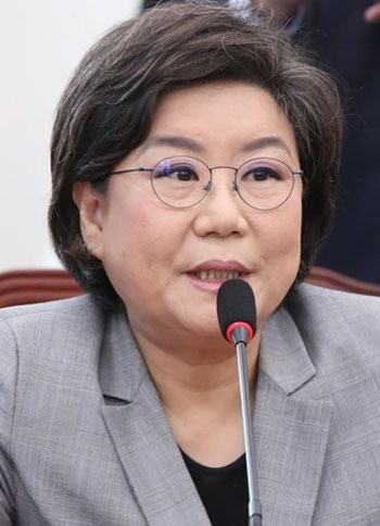 Rep. Lee Hye-hoon, the leader of the minor conservative Bareun Party, speaks at a party meeting on Sept. 4, 2017. (Yonhap)