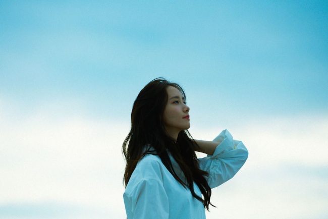 A teaser photo for YoonA’s upcoming solo track “You Are My Star” (S.M. Entertainment)
