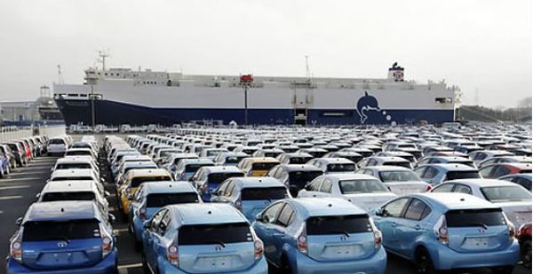 A photo provided by EPA and filed on March 13, 2012, shows vehicles assembled in a production line in Japan. (Yonhap)
