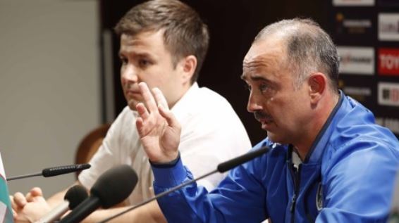 Uzbekistan's national football team coach Samvel Babayan (R) speaks during a press conference at Bunyodkor Stadium in Tashkent on Sept. 4, 2017, one day ahead of the 2018 FIFA World Cup qualifying match between South Korea and Uzbekistan. (Yonhap)