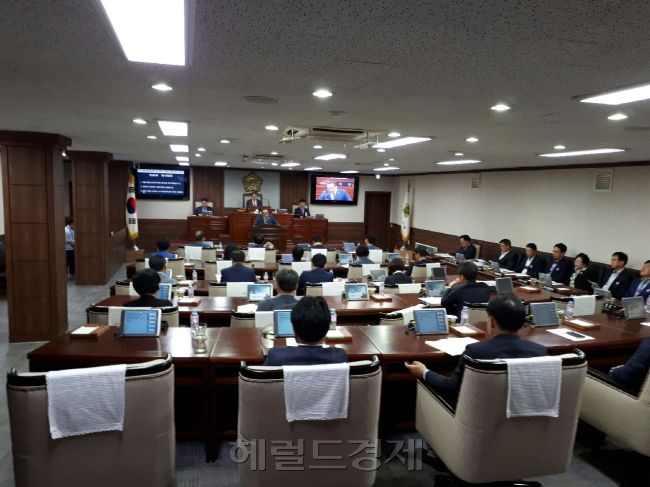 전남 순천시의회 제218회 임시회 본회의가 8일 시의회 청사에서 열리고 있다. [사진=박대성 기자 / parkds@heraldcorp.com]