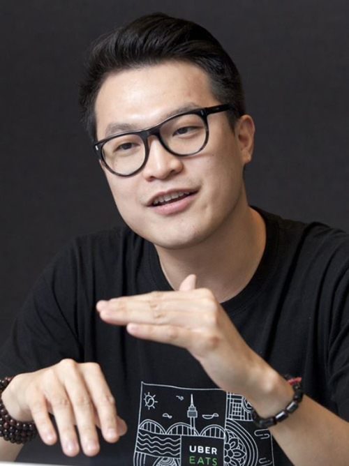 In this photo taken on Sept. 8, 2017, UberEATS North Asia General Manager Jaycee Lam explains the food delivery app's business plans in South Korea during an interview with Yonhap News Agency held at the company's office in Gangnam, southern Seoul. (Yonhap)