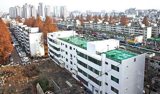 서울 강남 재건축 시장을 두고 건설사들의 ‘왕좌의 게임’이 치열하다. 수익도 중요하지만 최고 브랜드의 자존심이 걸려있다. 사진은 최대 승부처로 꼽히는 반포주공1.