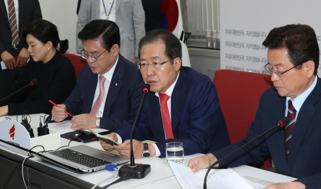자유한국당 홍준표 대표가 11일 오전 국회에서 열린 최고위원회의에서 발언하고 있다.[사진제공=연합뉴스]
자유한국당 홍준표 대표가 11일 오전 국회에서 열린 최고위원회의에서 발언하고 있다.[사진제공=연합뉴스]