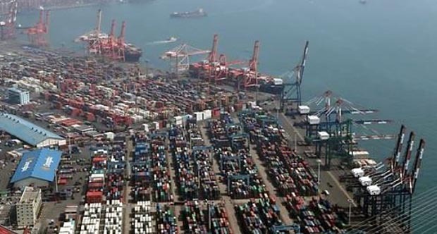South Korea's largest port of Busan. (Yonhap)