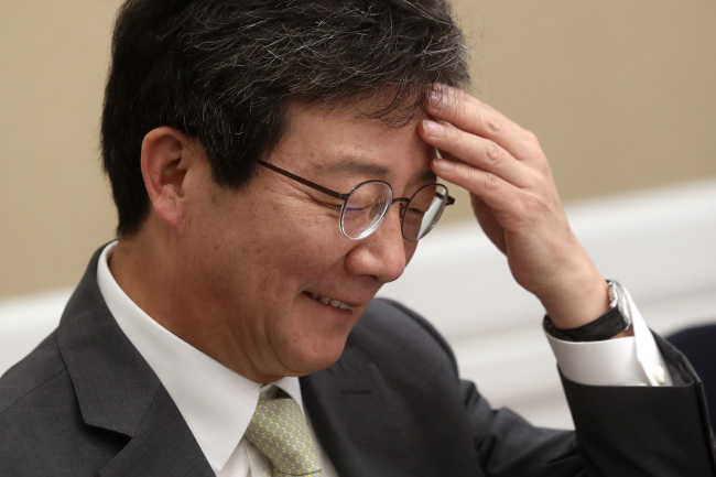 바른정당 유승민 의원이 11일 오전 서울 여의도 국회에서 열린 대구 국회의원-대구시 예산·정책 간담회에 참석했다.[사진제공=연합뉴스]
바른정당 유승민 의원이 11일 오전 서울 여의도 국회에서 열린 대구 국회의원-대구시 예산·정책 간담회에 참석했다.[사진제공=연합뉴스]