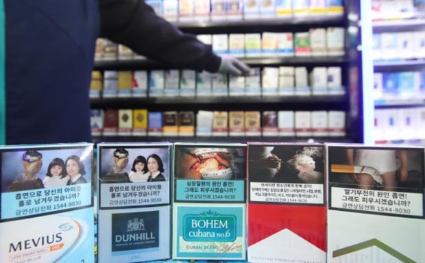 Cigarettes for sale at a convenience store. (Yonhap)