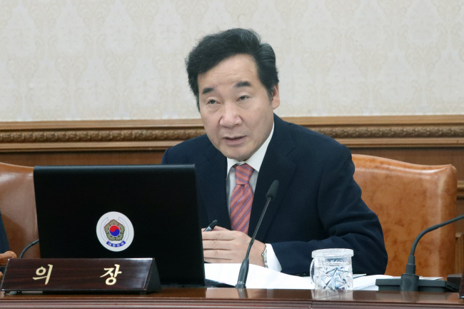 Prime Minister Lee Nak-yon speaks during a Cabinet meeting on Sept. 12, 2017. (Yonhap)