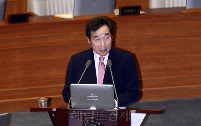 [헤럴드경제=박해묵 기자] 이낙연 국무총리가 12일 오후 서울 여의도 국회 본회의장에서 열린 외교·통일·안보 분야에 대한 대정부질문에서 의원들의 질의에 답하고 있다. 2017.9.12
[헤럴드경제=박해묵 기자] 이낙연 국무총리가 12일 오후 서울 여의도 국회 본회의장에서 열린 외교·통일·안보 분야에 대한 대정부질문에서 의원들의 질의에 답하고 있다. 2017.9.12