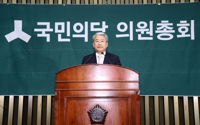 [헤럴드경제=박해묵 기자] 김동철 국민의당 원내대표가 14일 오전 서울 여의도 국회에서 열린 의원총회에서 모두발언을 하고 있다. 2017.9.14
[헤럴드경제=박해묵 기자] 김동철 국민의당 원내대표가 14일 오전 서울 여의도 국회에서 열린 의원총회에서 모두발언을 하고 있다. 2017.9.14