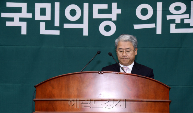 김동철 국민의당 원내대표가 14일 오전 서울 여의도 국회에서 열린 의원총회에서 모두발언을 하고 있다. [사진=박해묵 기자/mook@heraldcorp.com]