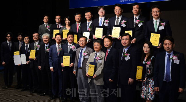 대한민국_보건의료대상<br />이상섭 기자 babtong@heraldcorp.com
대한민국_보건의료대상
이상섭 기자 babtong@heraldcorp.com
