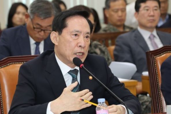 Defense Minister Song Young-moo speaks during a parliamentary session at the National Assembly in Seoul on Sept. 18, 2017. (Yonhap)
