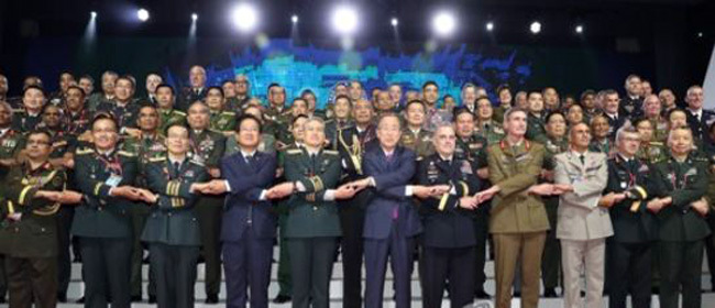 Participants in the 10th Pacific Armies Chiefs Conference pose for a photo at the opening of the meeting at the Grand Hyatt hotel in Seoul on Sept. 18, 2017. (Yonhap)