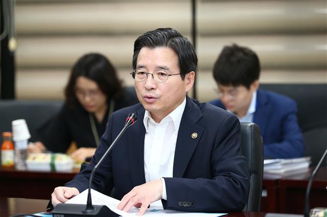 김용범 금융위원회 부위원장이 19일 정부서울청사에서 열린 가계부채 간담회에서 모두 발언을 하고 있다.