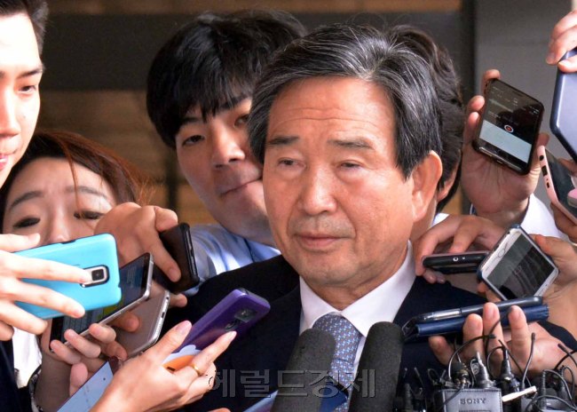 한국항공우주산업(KAI) 경영비리 의혹의 정점에 있는 하성용 전 사장이 19일 서울중앙지검에 피의자로 출석하는 모습.
정희조 기자/checho@