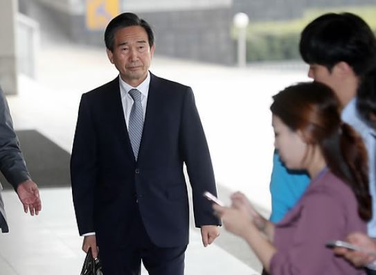 The photo, taken Sept. 19, 2017, captures Ha Seong-yong, former CEO of Korea Aerospace Industries Co., appearing at the prosecutors' office in southern Seoul to face questioning over corruption allegations. (Yonhap)