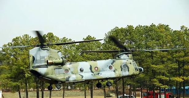 An undated file photo of CH-47D Chinook helicoter operated by South Korea's military. (Yonhap)